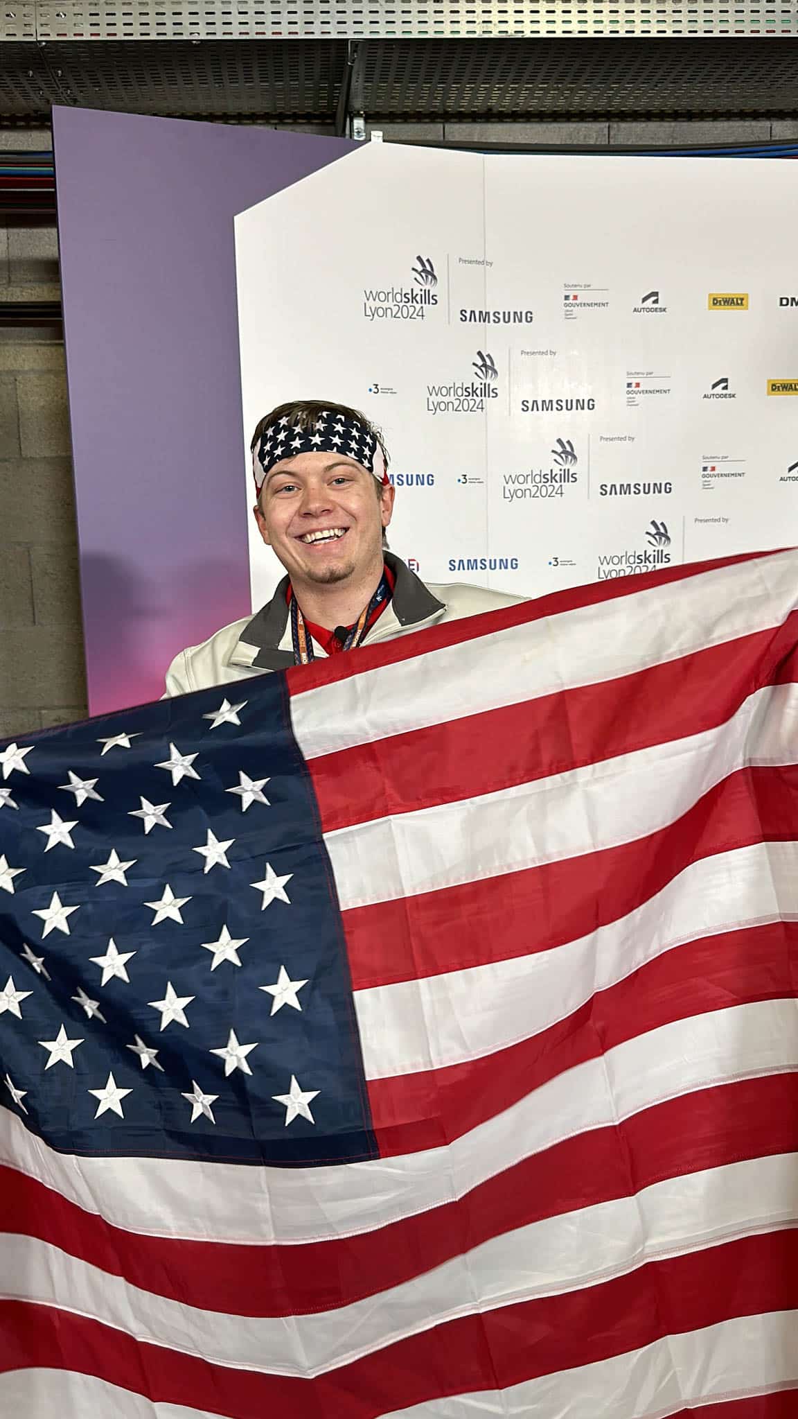 Open image in modal}